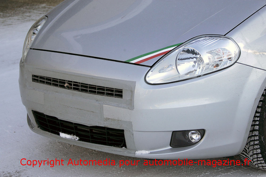 Spied - Close-up shots of the new Grande Punto