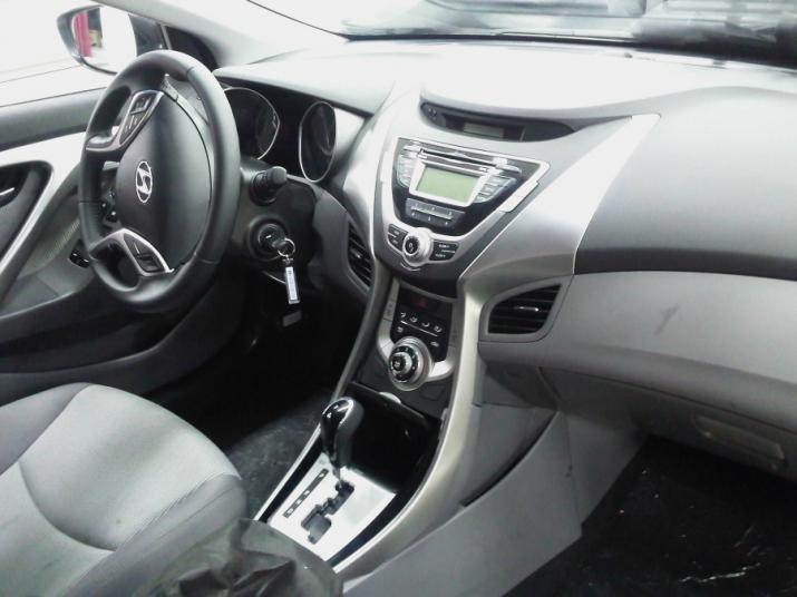 Spied 2011 Hyundai Elantra S Interiors