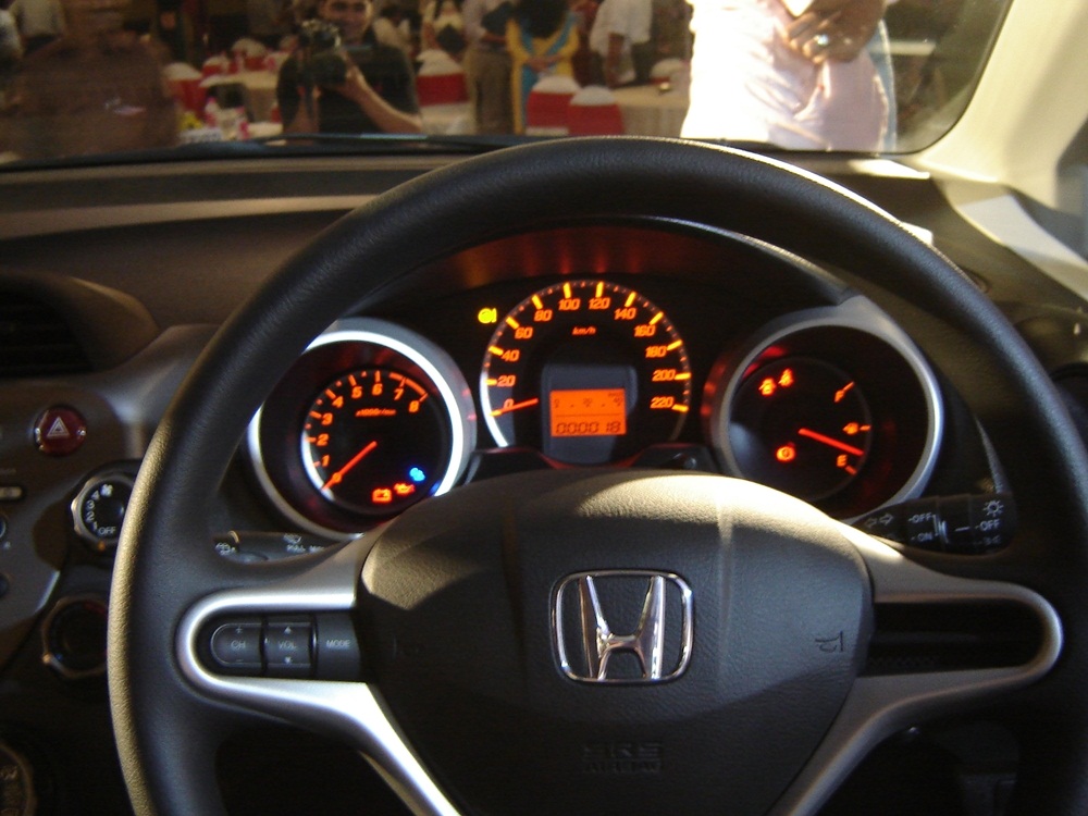  Honda  Jazz  X speedometer  and tachometer