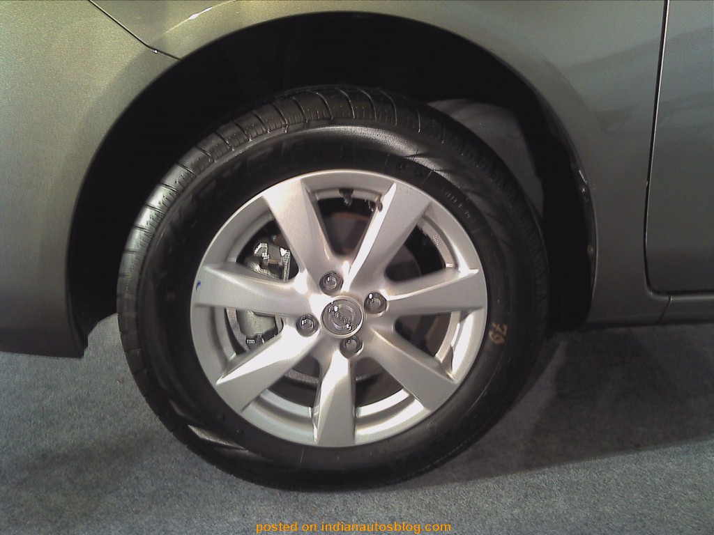 Nissan Sunny alloy wheel