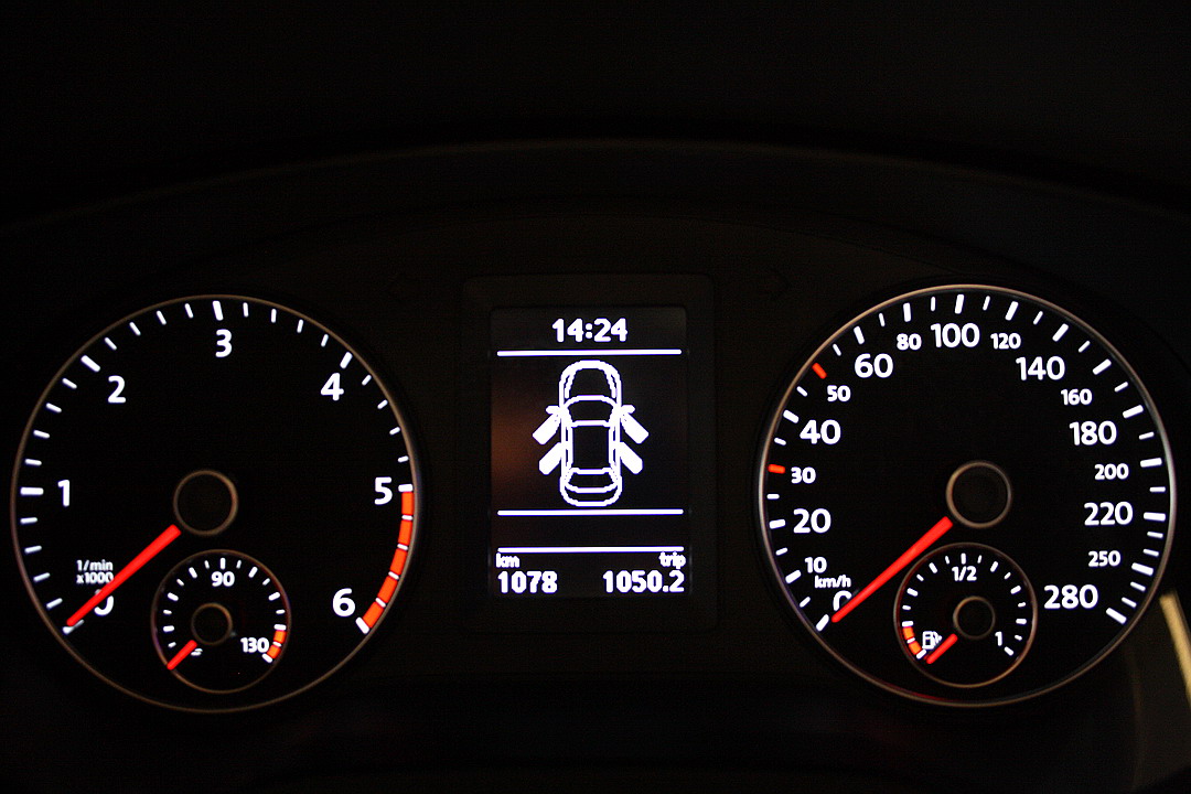 VW Jetta speedometer and tachometer