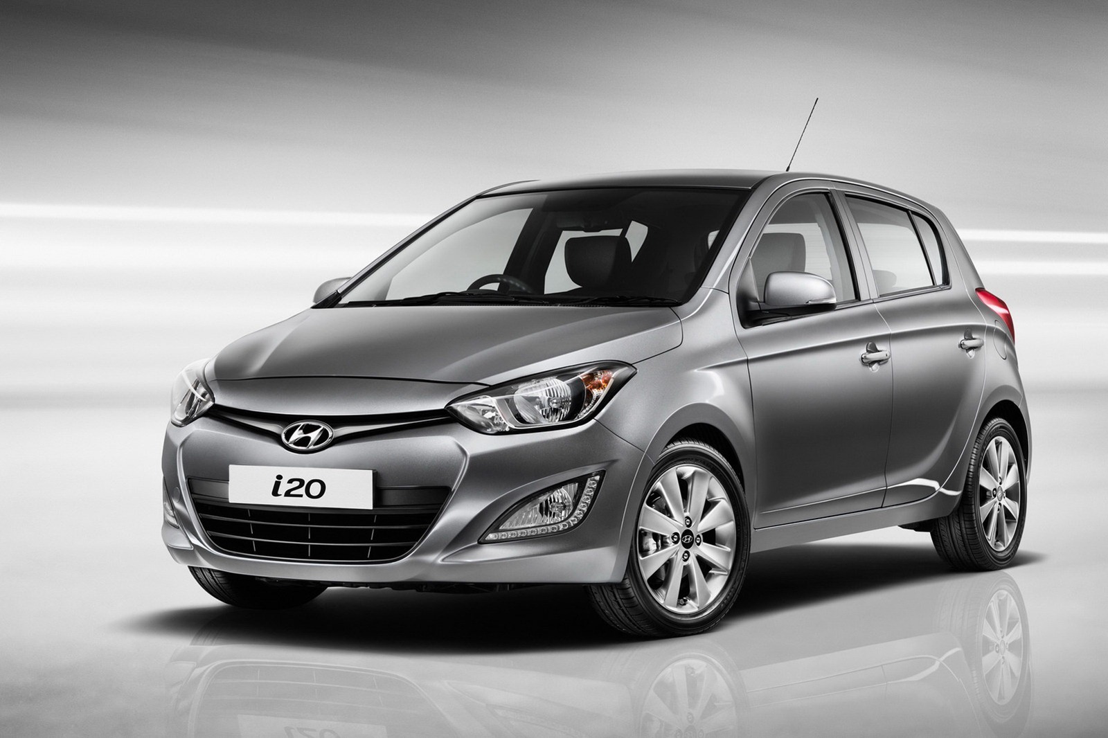 Hyundai i20 Blue delivers British customers with 37 kmpl!