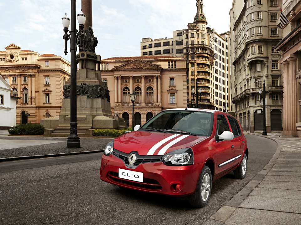 Facelifted Renault Clio on sale now from £21,295