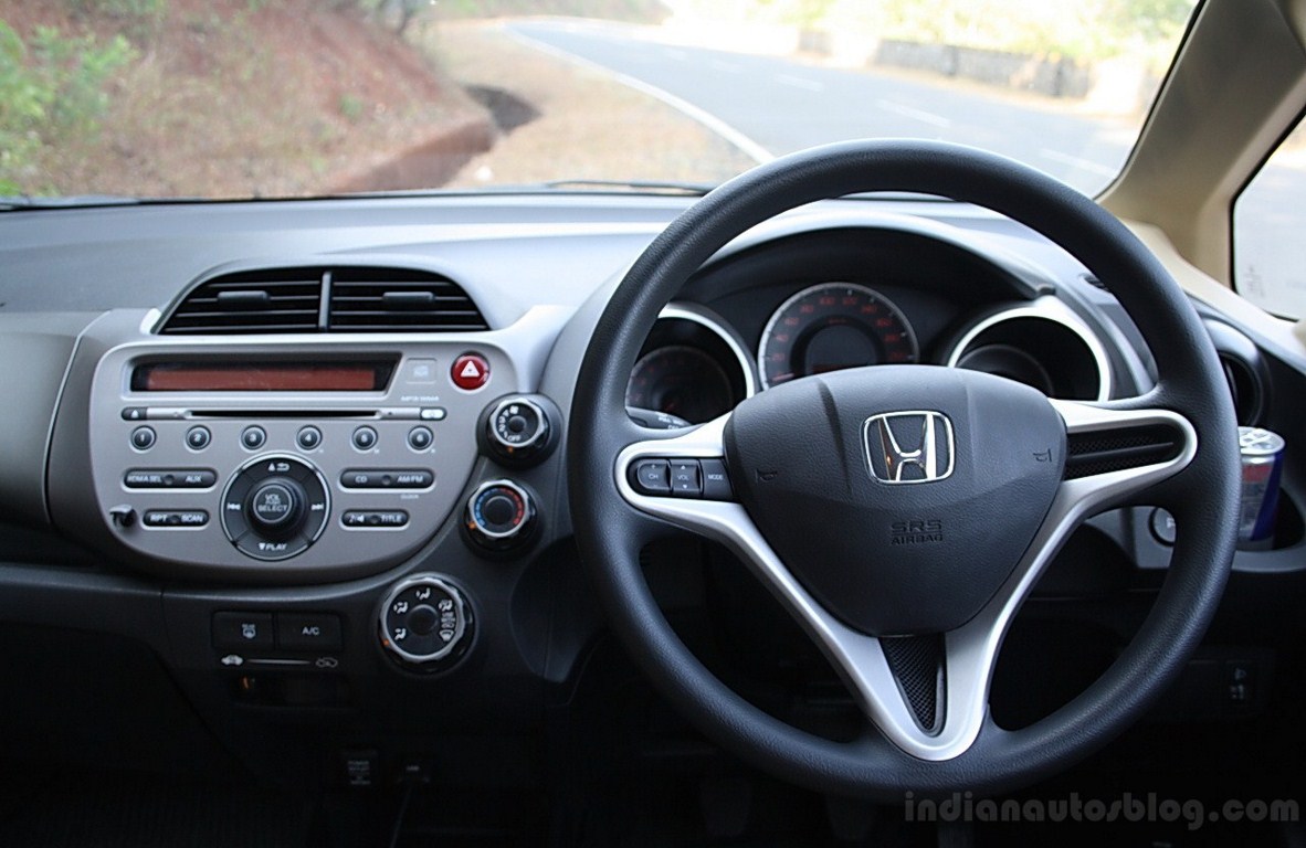 Honda Jazz facelift steering wheel