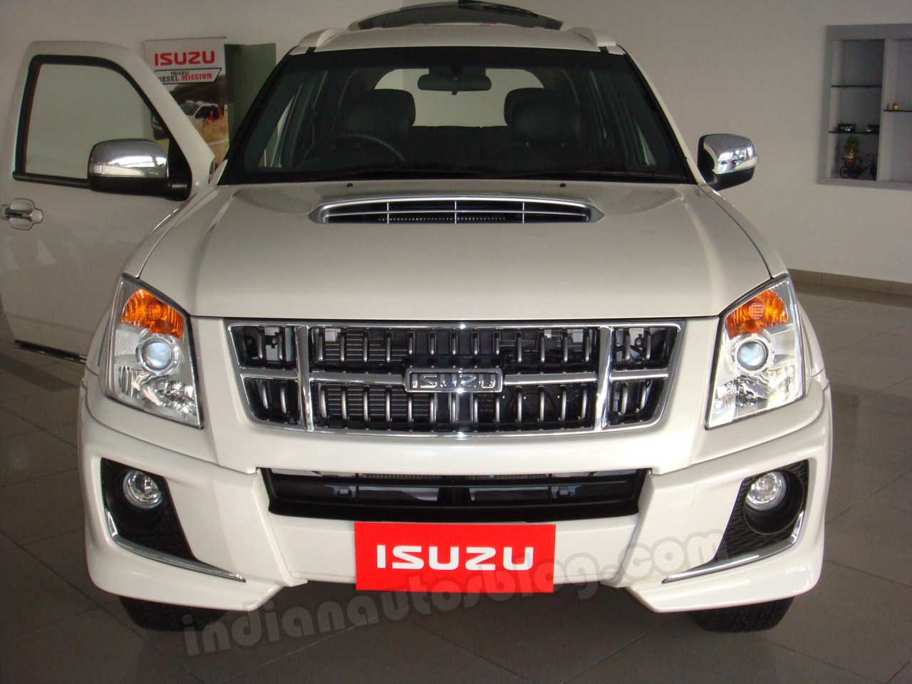 Isuzu MU-7 and new D-Max confirmed for Indonesia