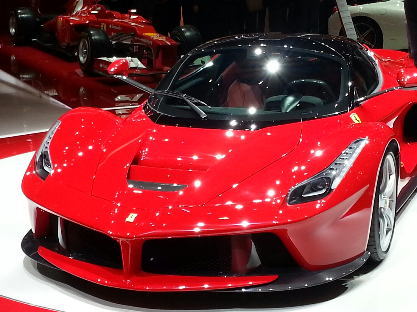 Breaking - La Ferrari steals the show at Geneva
