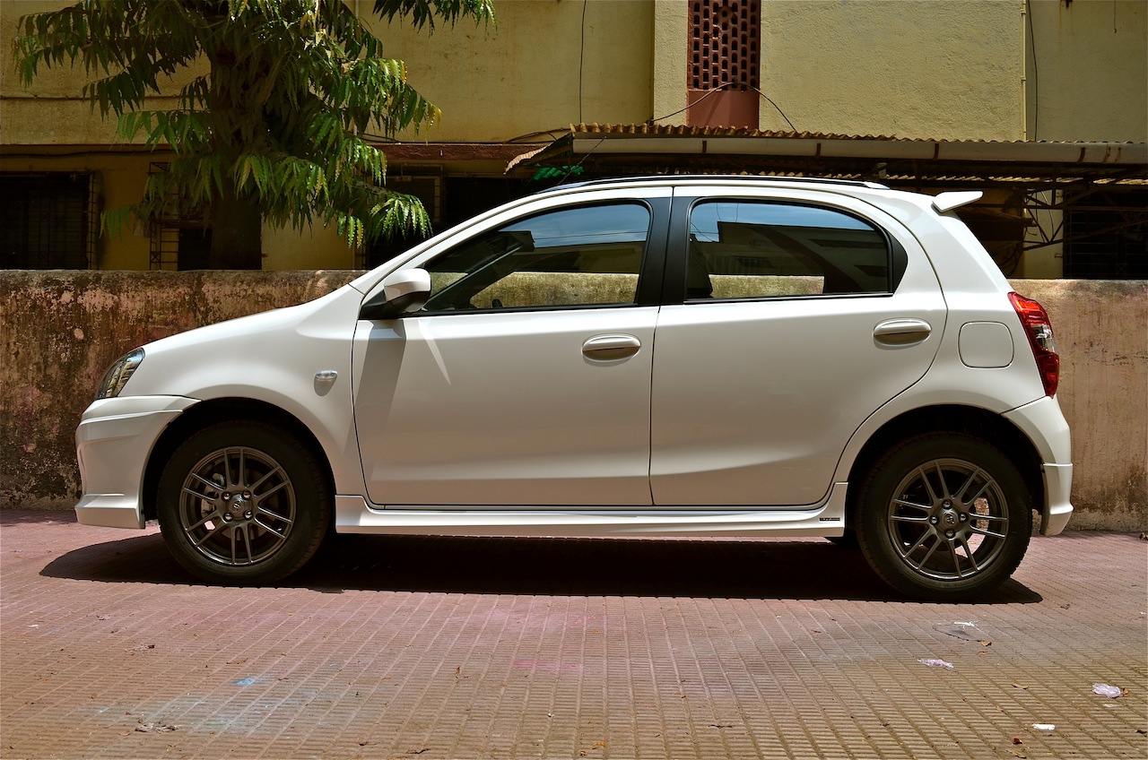 Side profile of the refreshed Toyota Etios Liva