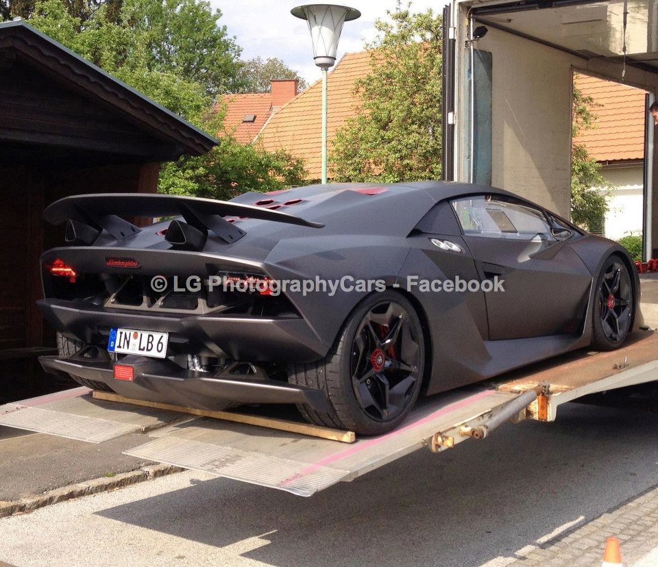 Spied - Lamborghini Sesto Elemento production spec