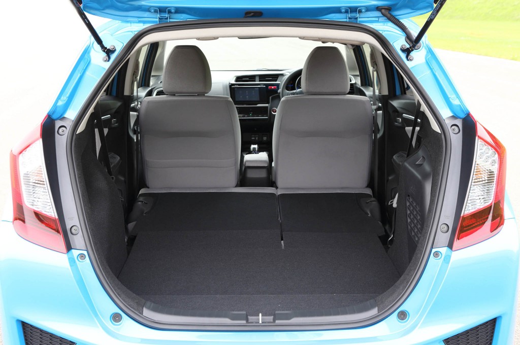 2014-Honda-Jazz-Fit-Hybrid-boot space