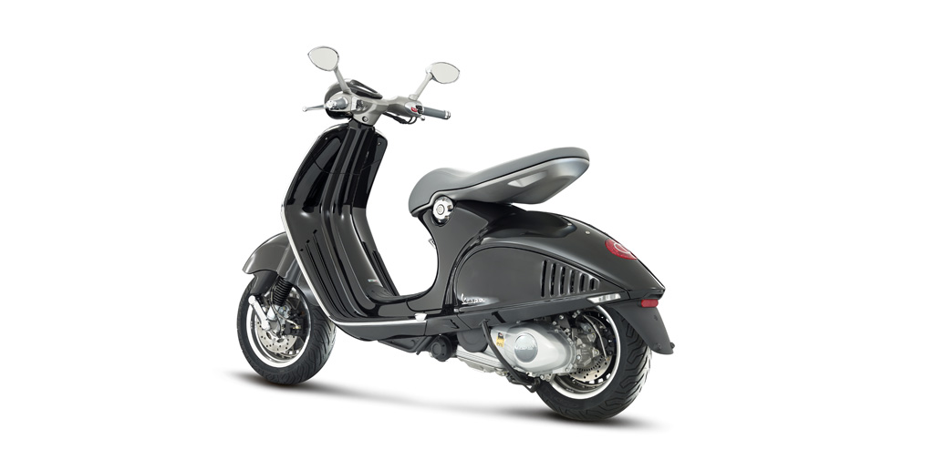 Vespa 946 (Black)