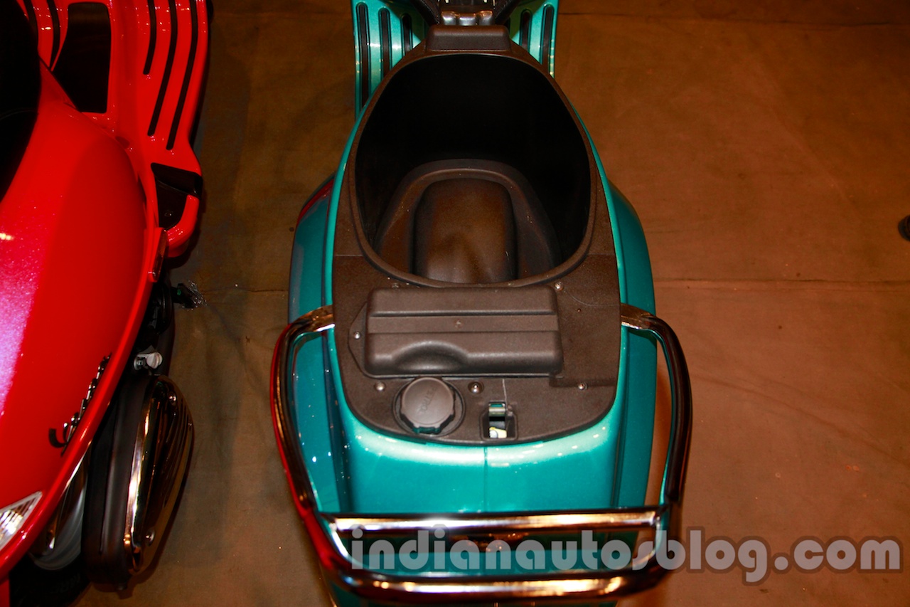 Under seat storage space of the Vespa VX 125