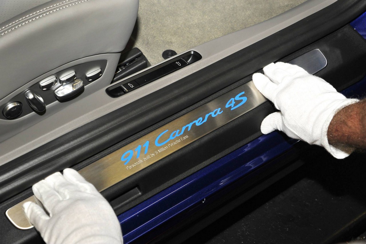 Door sill of the Porsche 911 Carrera 5 Million Car