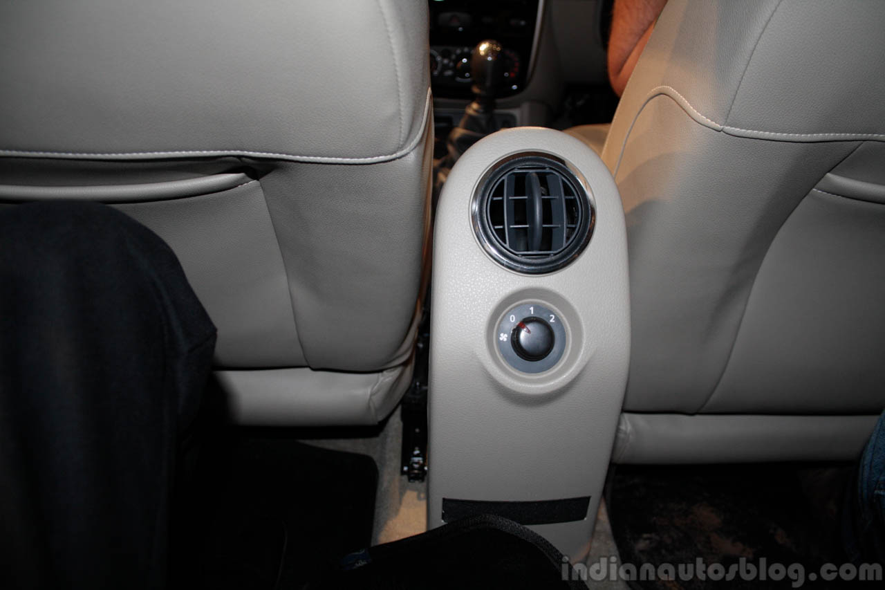 Nissan Terrano rear AC vent