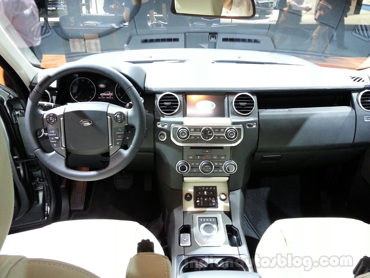 2014 Land Rover Discovery Frankfurt Live