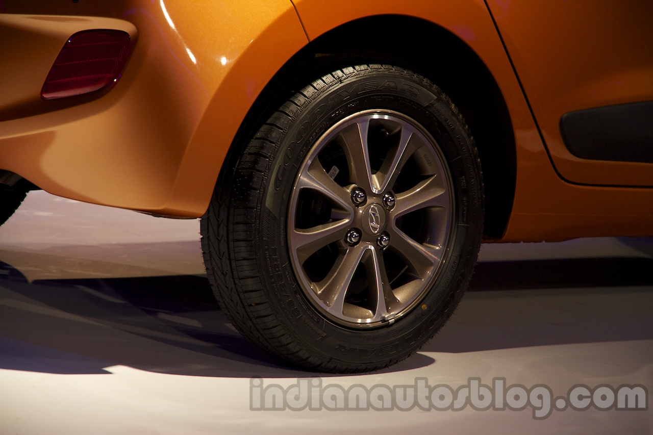 grand i10 car alloy wheels price