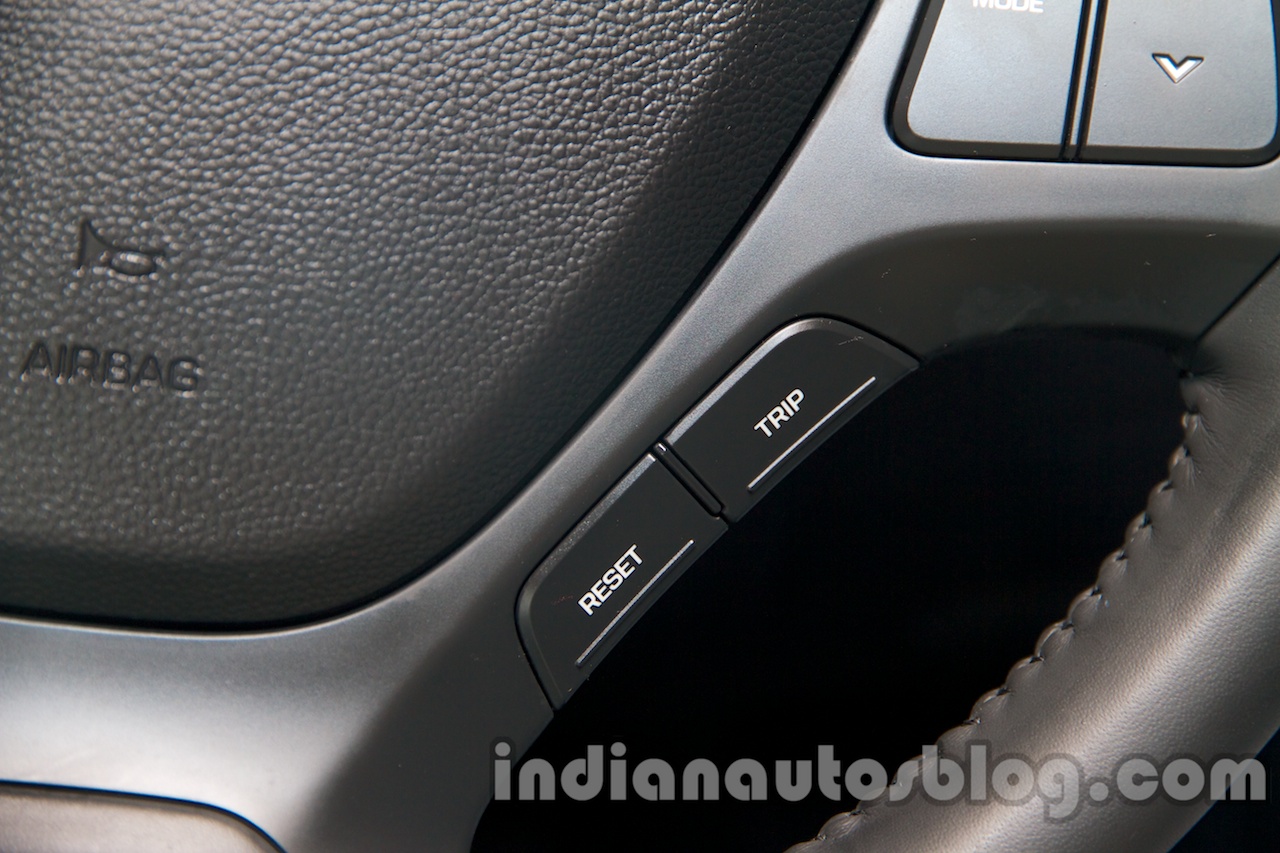 Hyundai Grand i10 steering wheel mounted buttons