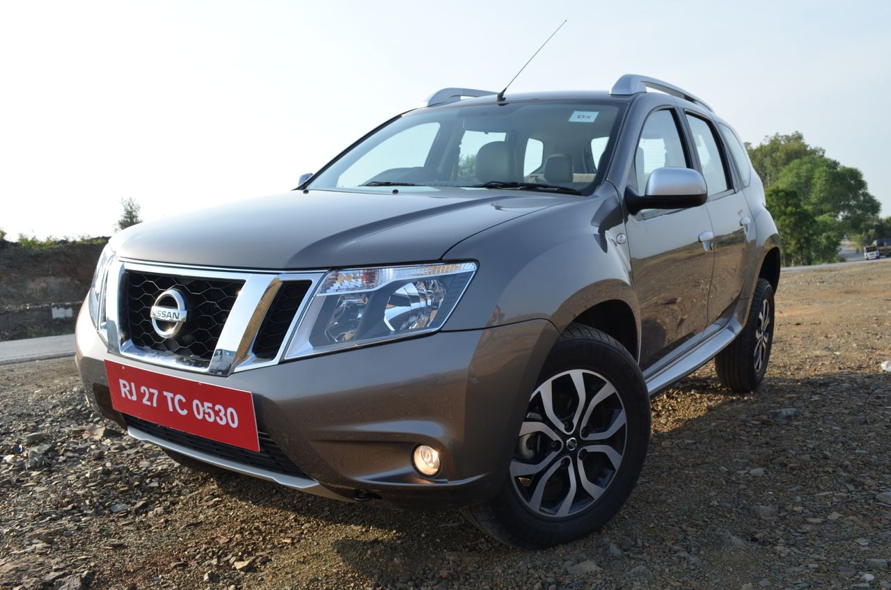 Nissan Terrano front three quarters right