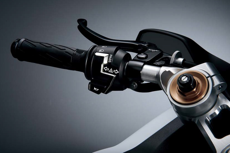 Suzuki Recursion switchgear