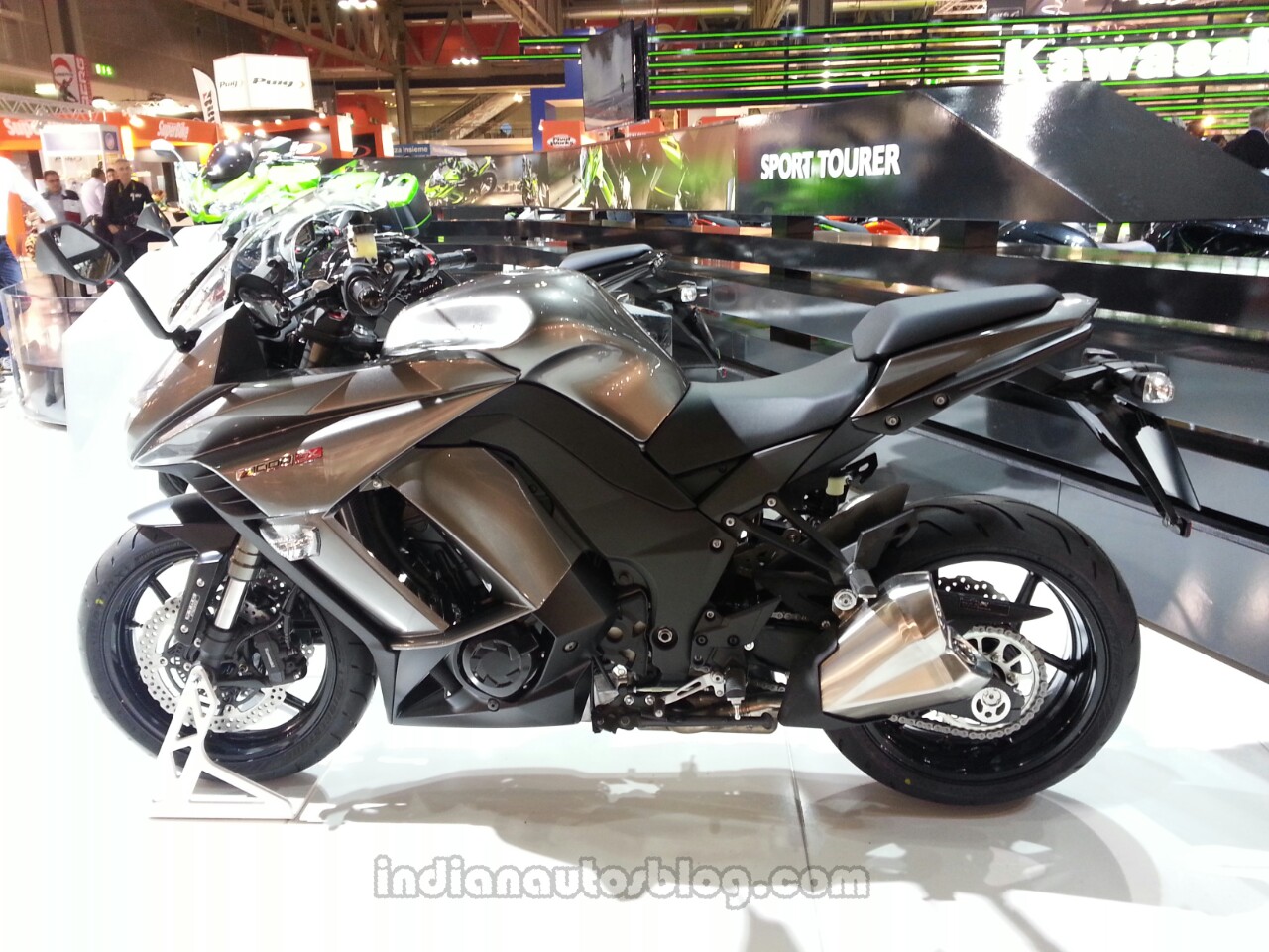 EICMA - 2014 Kawasaki Z1000 &amp; 2014 Kawasaki Z1000SX