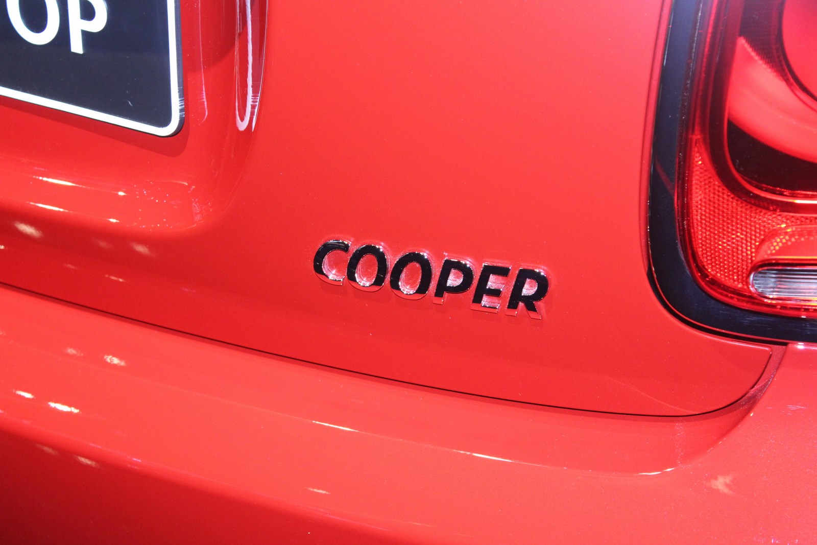 2014 MINI Cooper logo