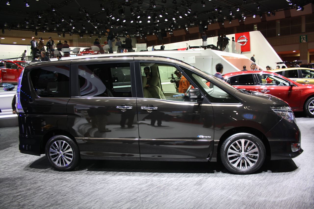 Nissan serena 2014