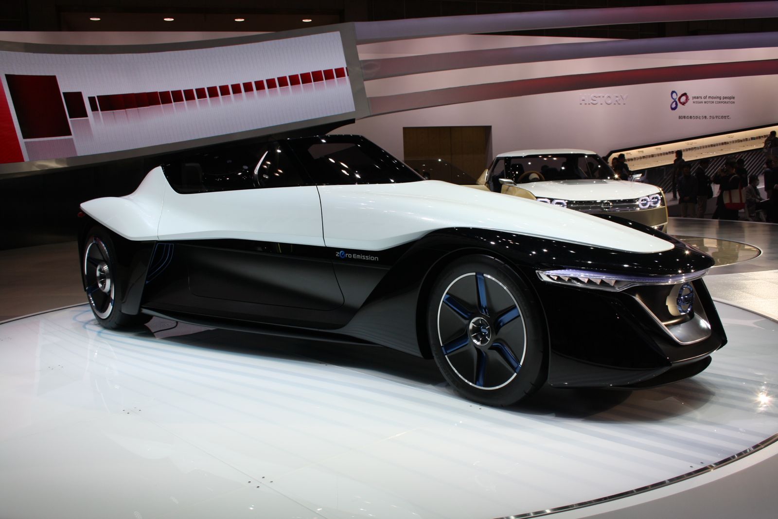 2013 Tokyo Motor Show Live Nissan Bladeglider Concept