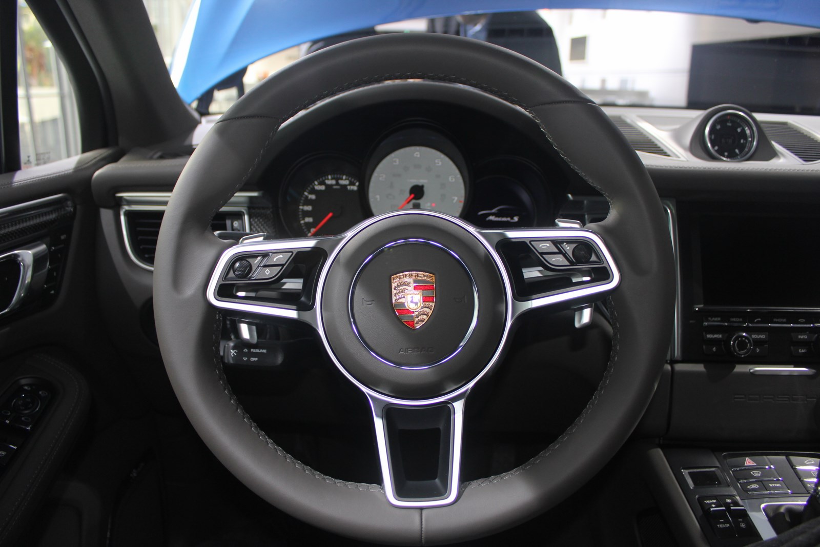 Porsche Macan steering wheel