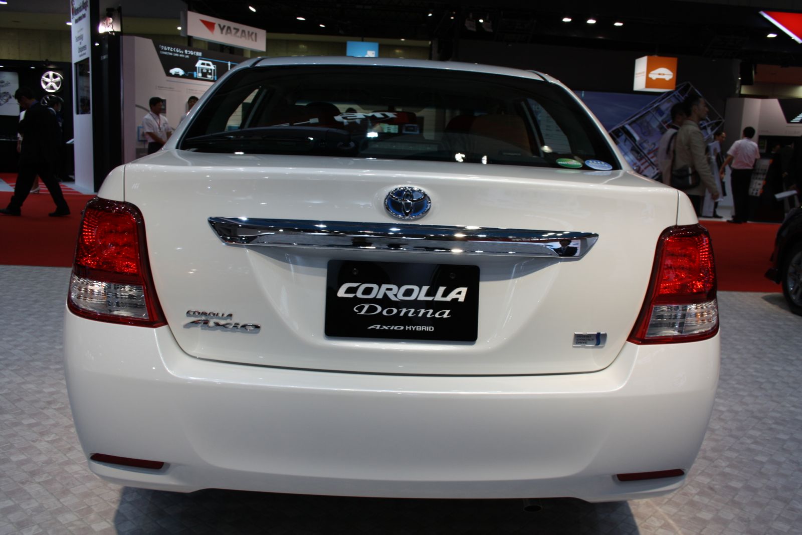 Toyota Corolla Axio Hybrid rear