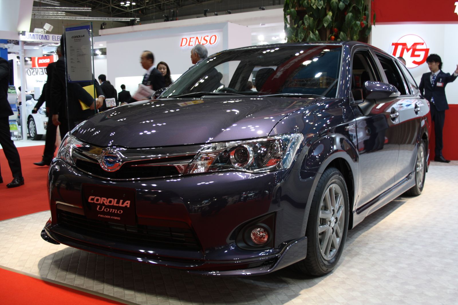 Toyota Corolla Fielder Hybrid front quarter