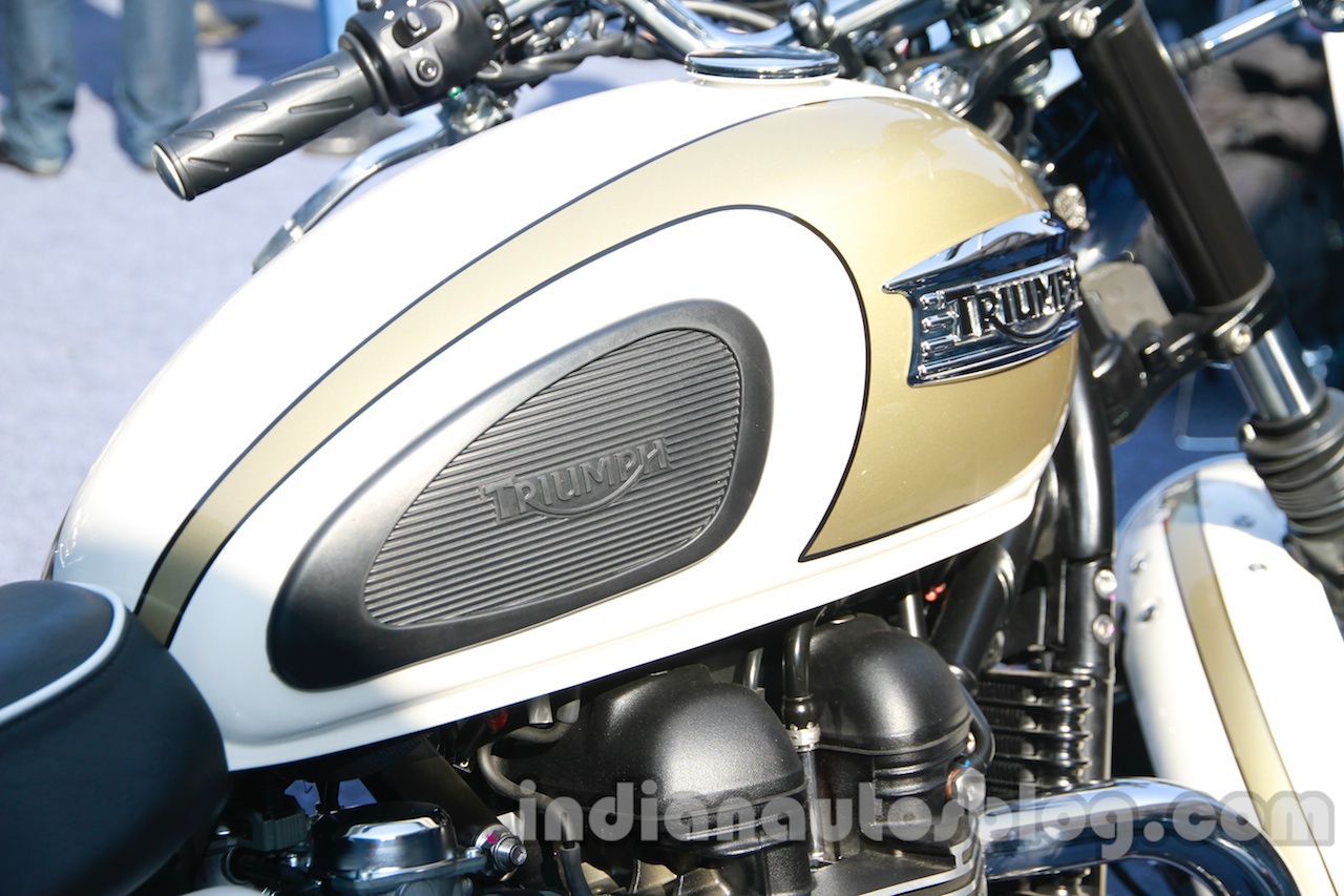 Triumph Bonneville T100 tank 2