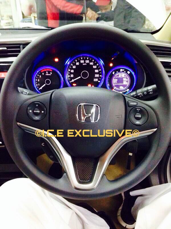 2014 Honda City VMT Diesel Spied steering wheel