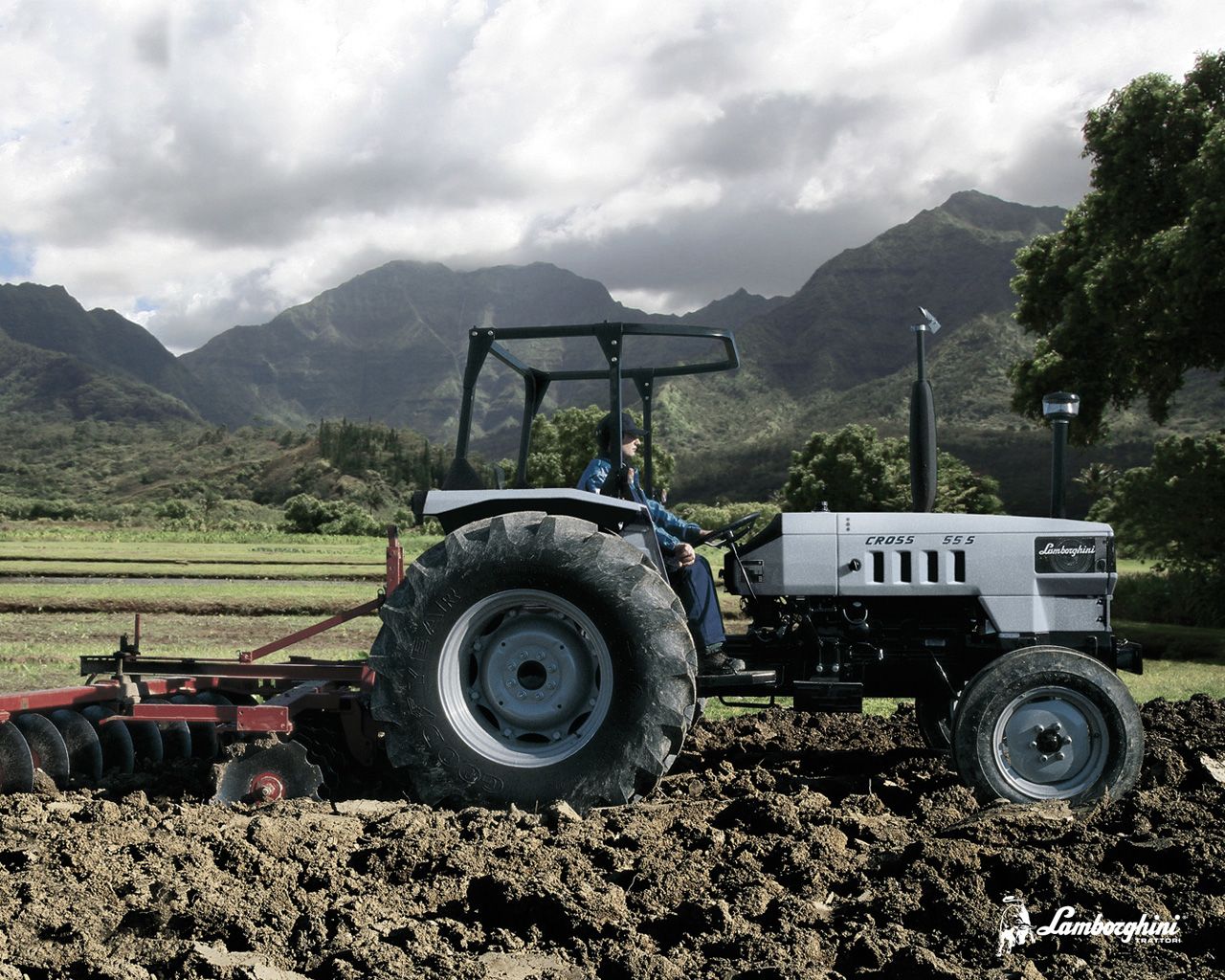 CROSS tractor official image