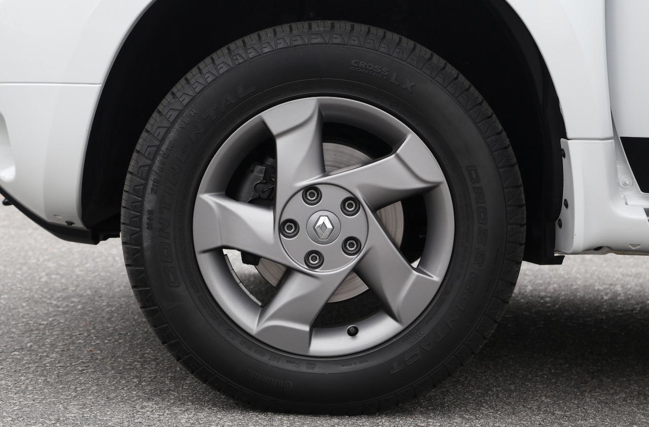 Renault Duster Road Tech II Edition alloy wheel