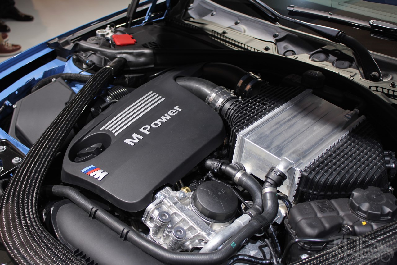 2014 BMW M3 at 2014 NAIAS engine