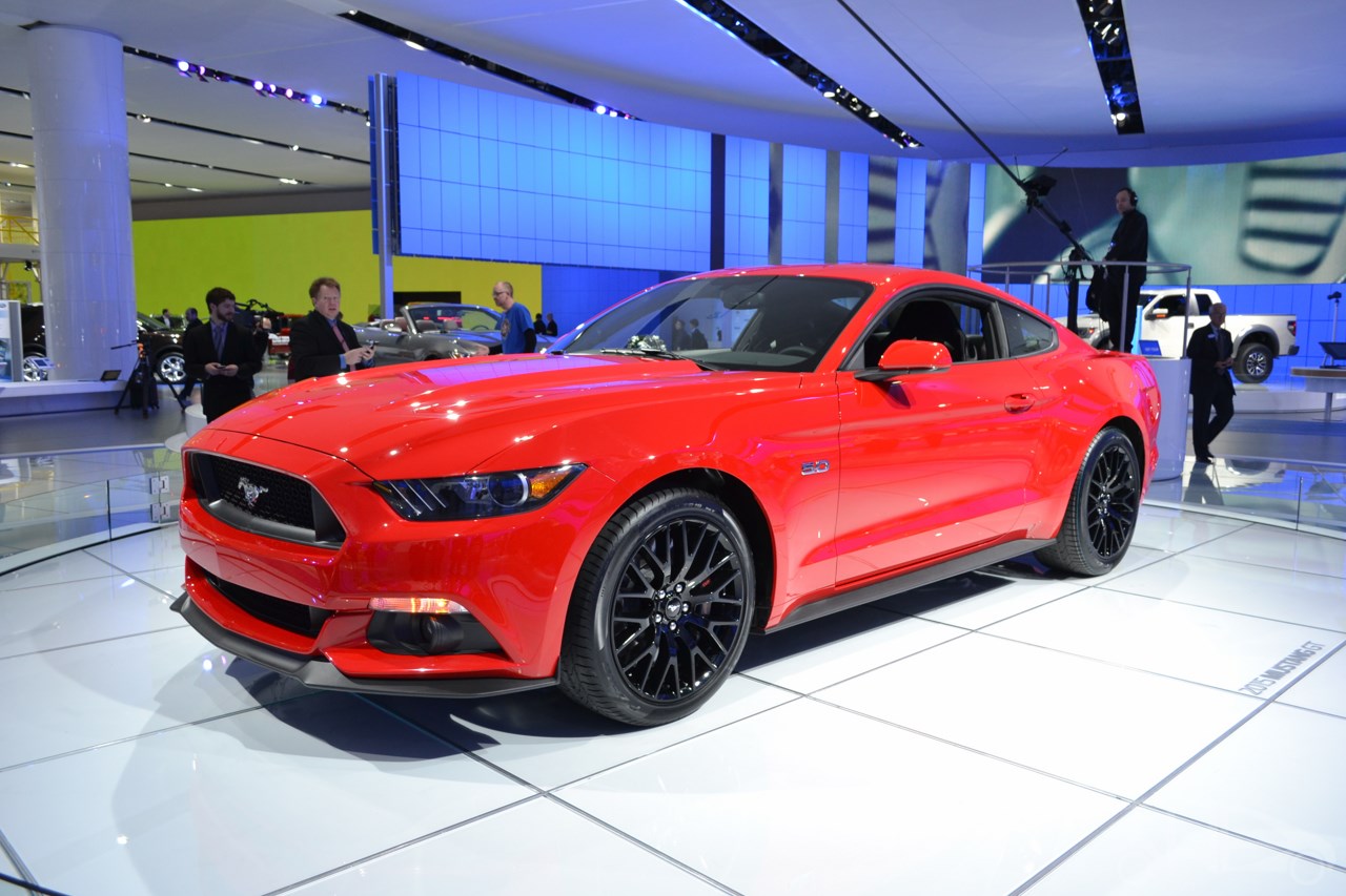 2015 Ford Mustang GT red front three quarters right at NAIAS 2014