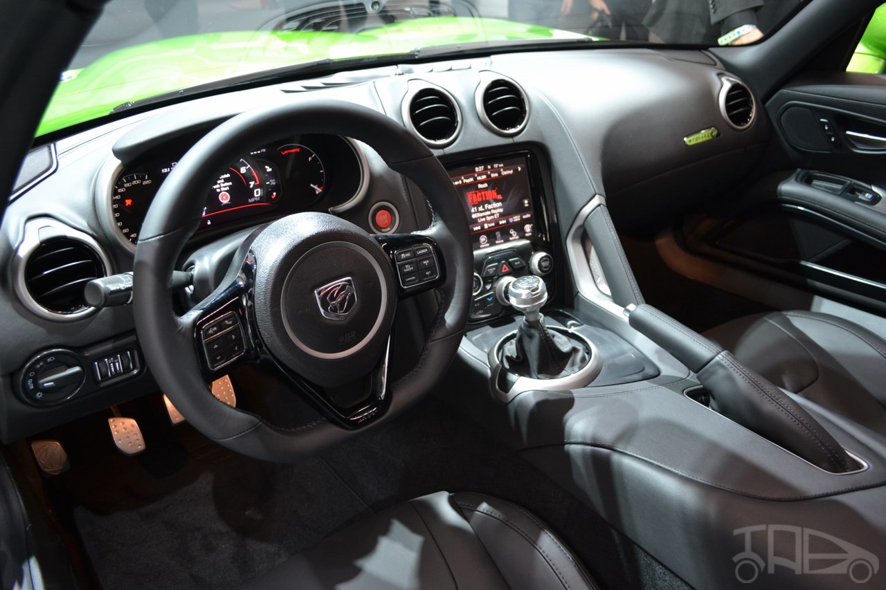 Dodge Viper Stryker Green dashboard at NAIAS 2014