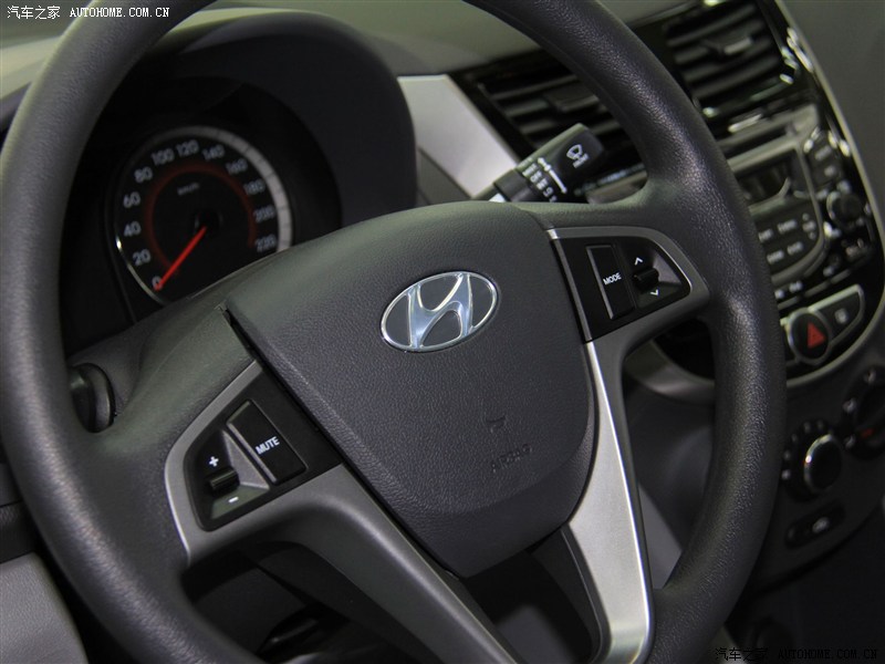 Hyundai Verna Facelift from China images steering