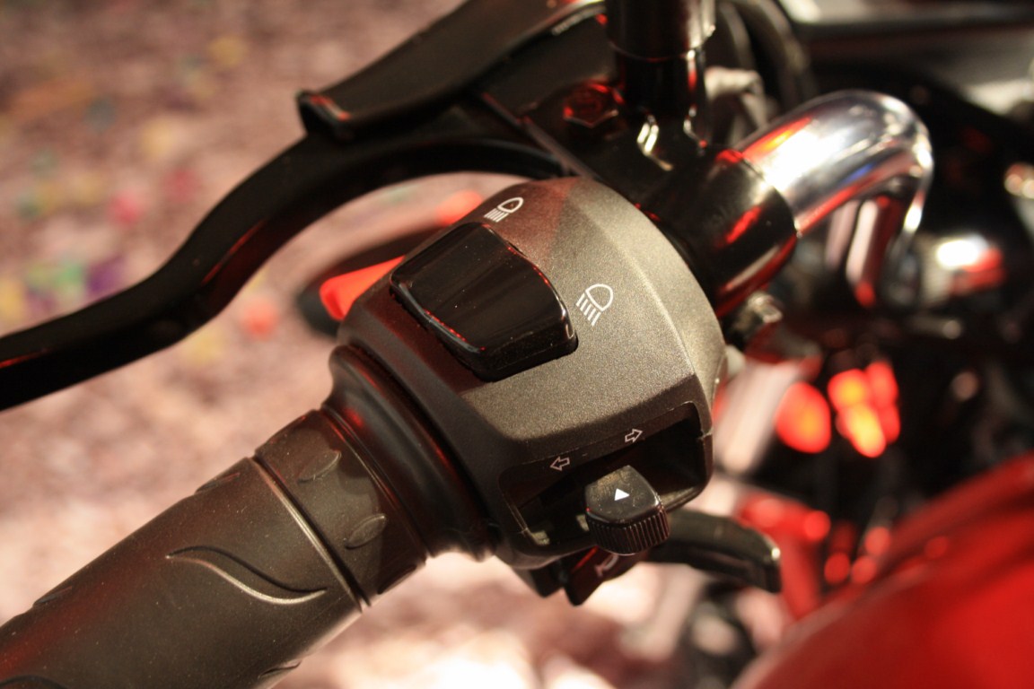 Mahindra Centuro N1 switchgear