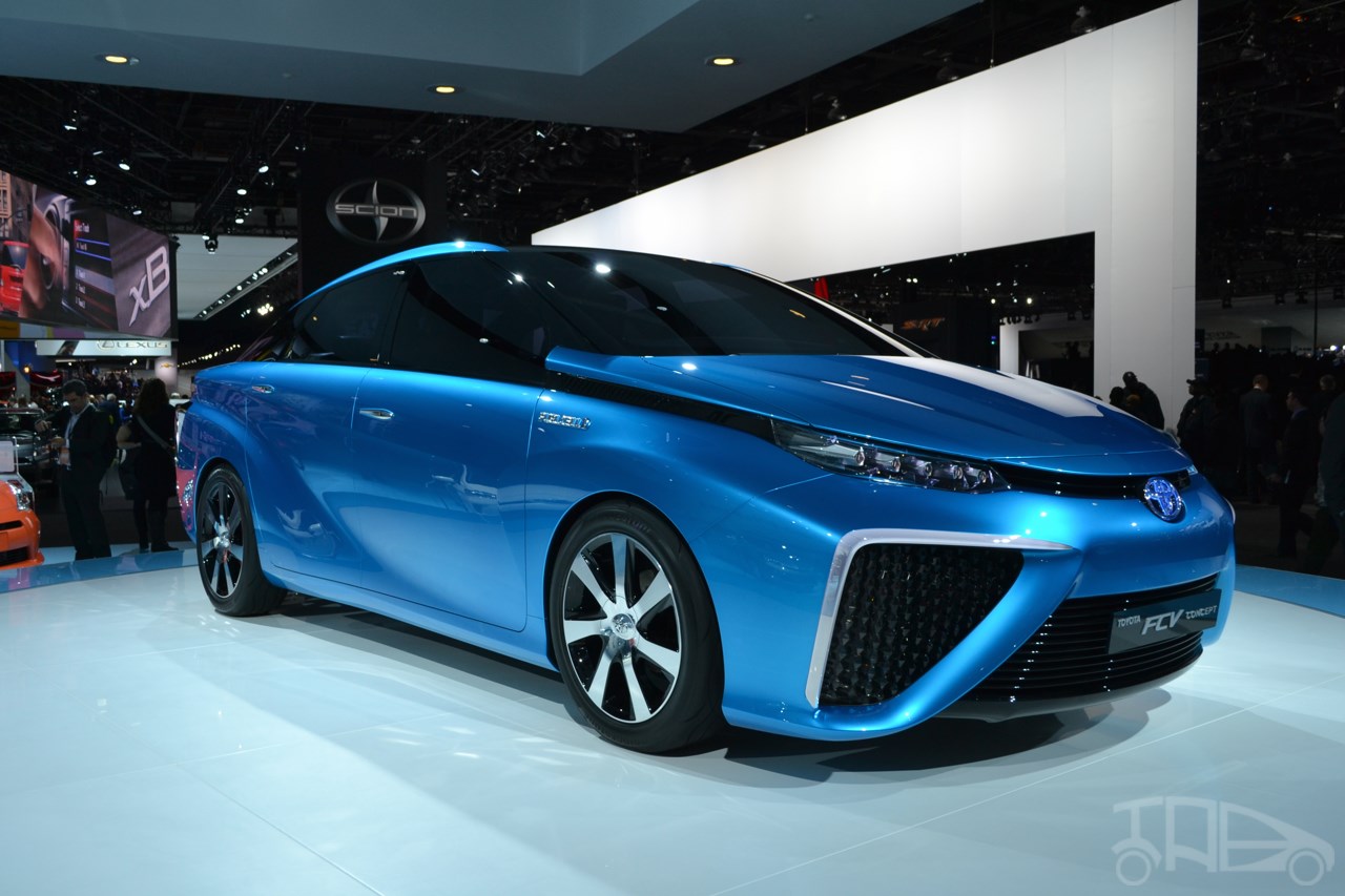 Toyota FCV Concept front three quarters at NAIAS 2014