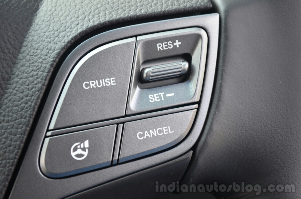 2013-hyundai-santa-fe-review-cruise-control
