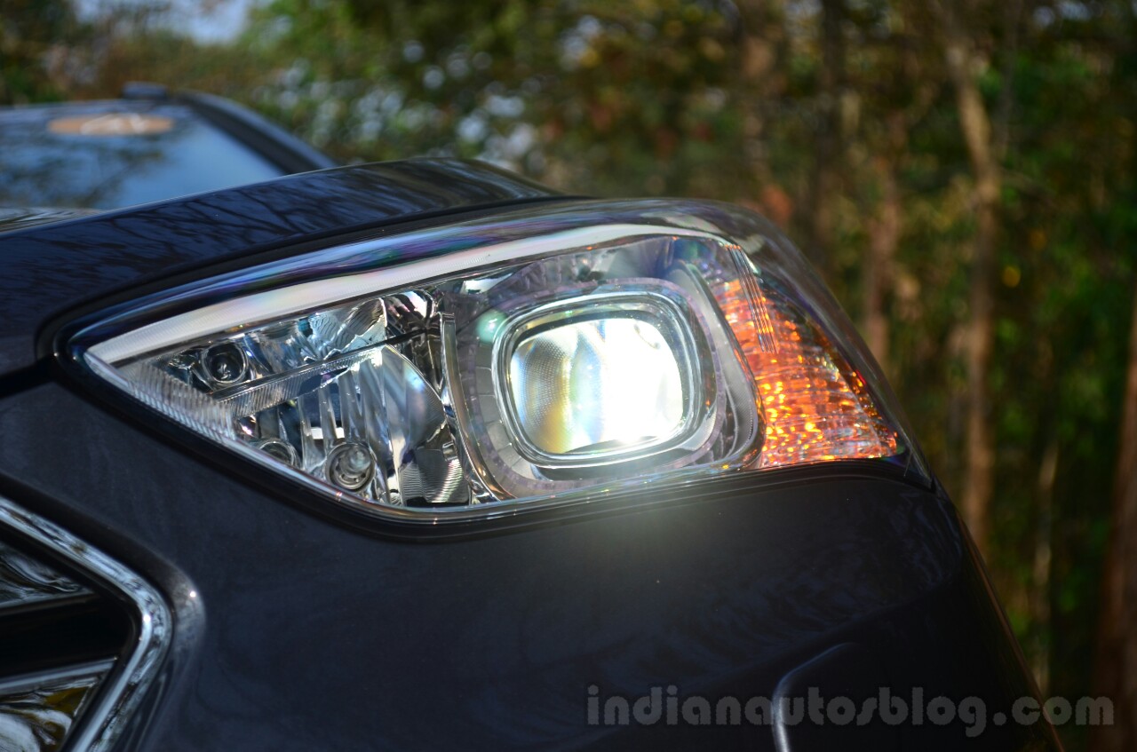 2013 Hyundai Santa Fe Review headlight