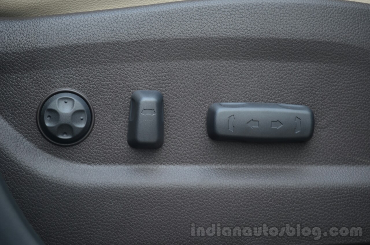 2013 Hyundai Santa Fe Review seat controls