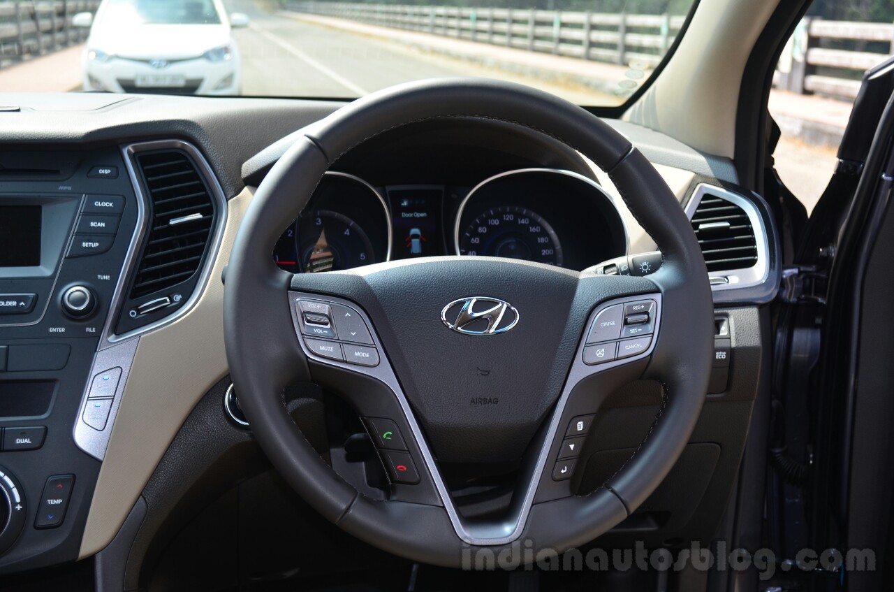 2013 Hyundai Santa Fe Review steering