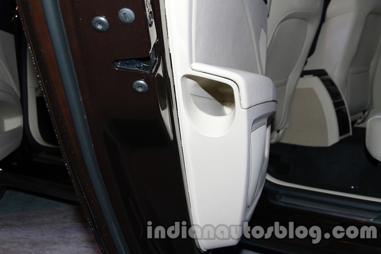 skoda superb umbrella storage