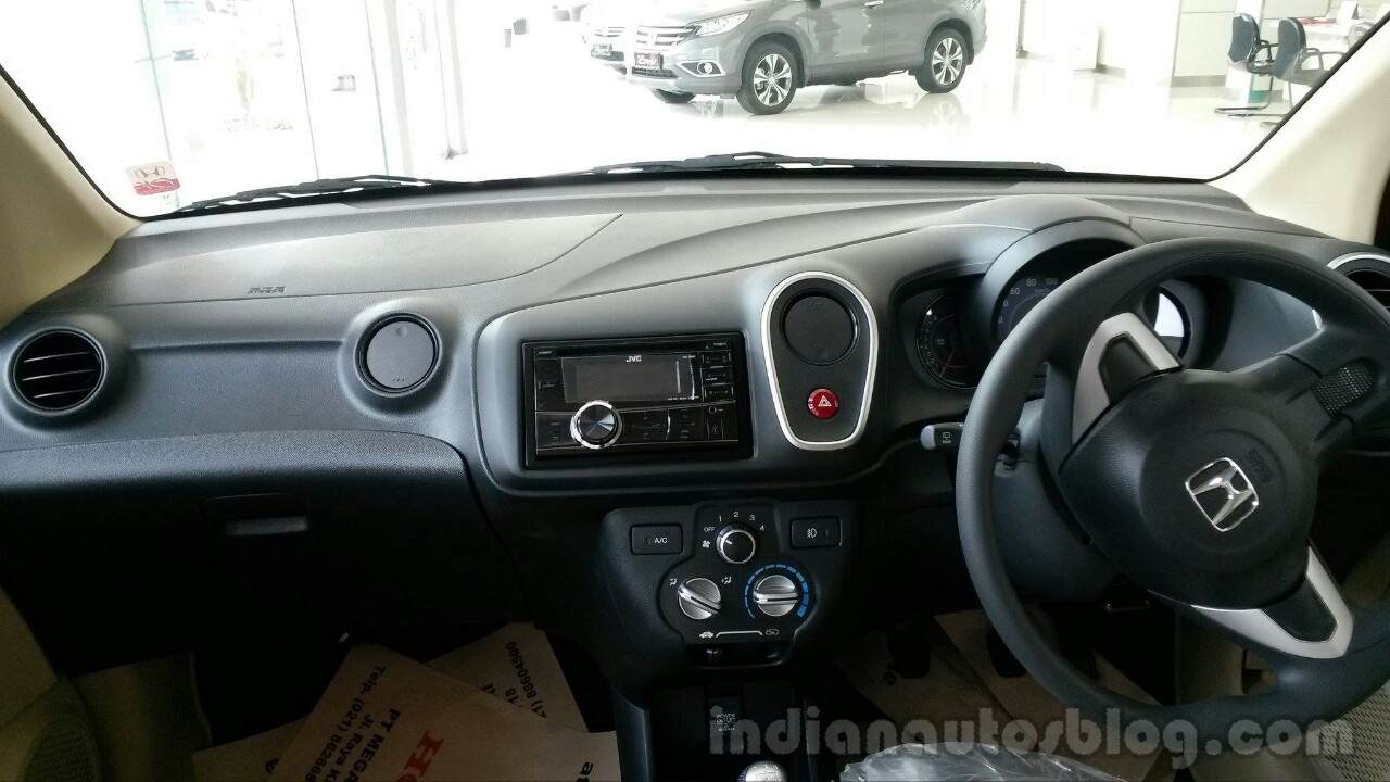  Honda  Mobilio  dashboard  review