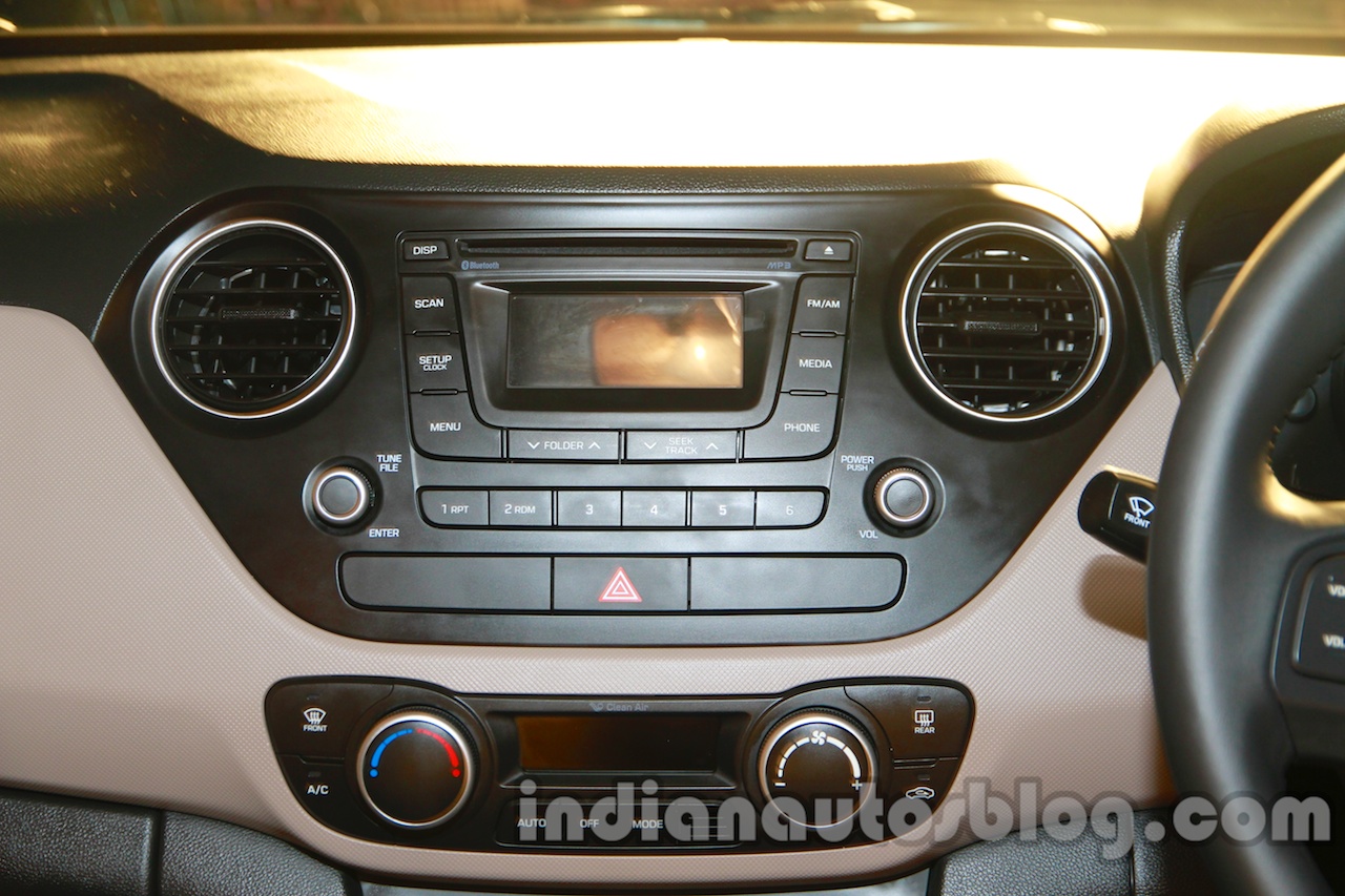 Hyundai Xcent audio system live image