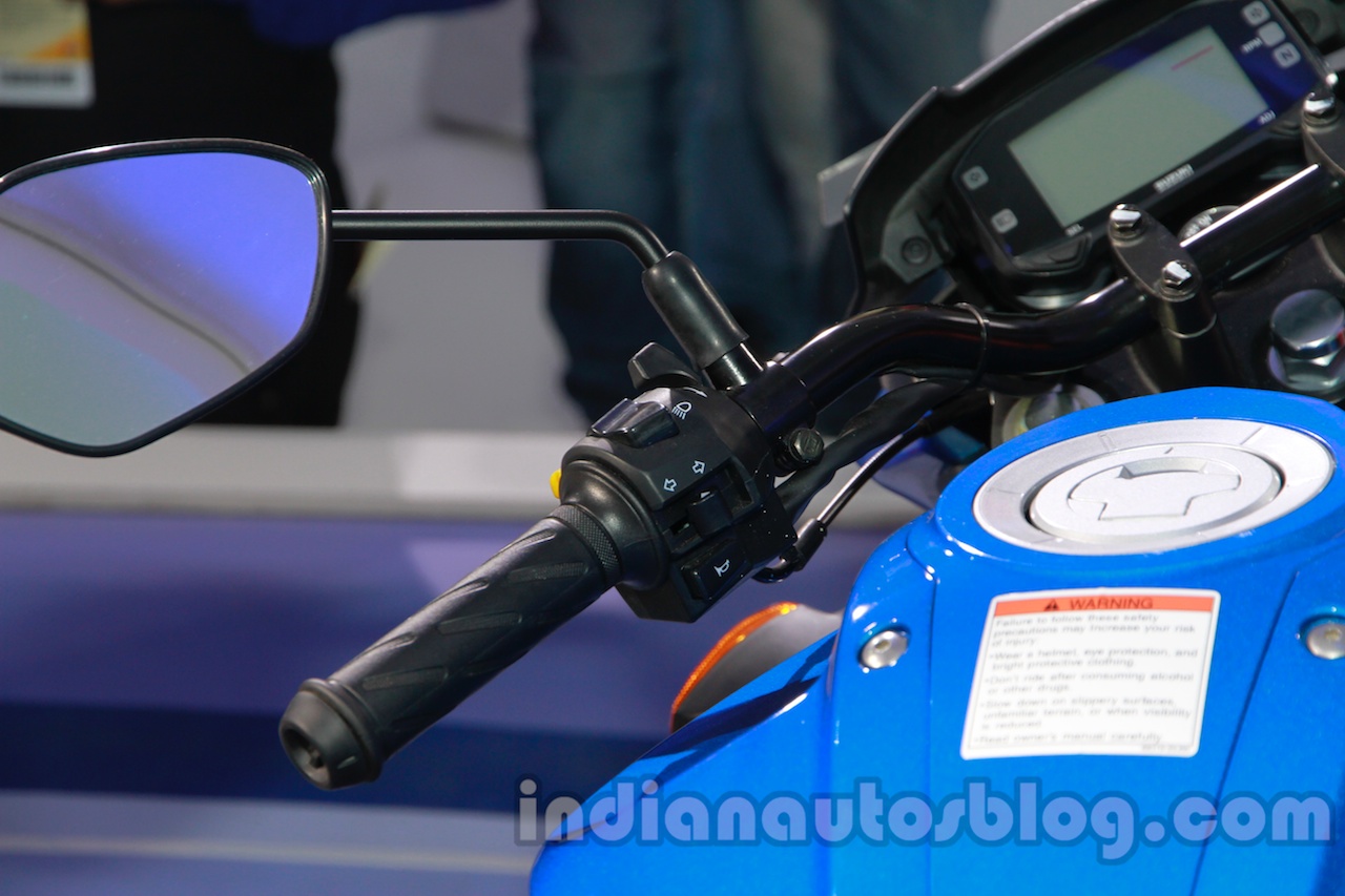 Suzuki Gixxer switchgear at Auto Expo 2014