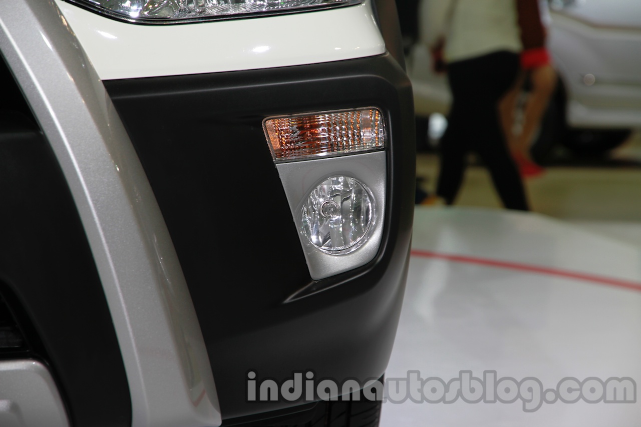 Toyota Etios Cross with accessories foglamp at Auto Expo 2014