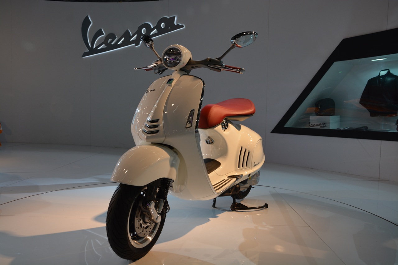 Auto Expo 2014 - Vespa 946 and Vespa Sport showcased