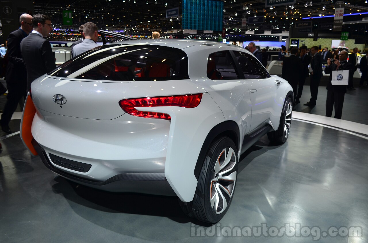 Hyundai Intrado concept rear three quarter - Geneva Live